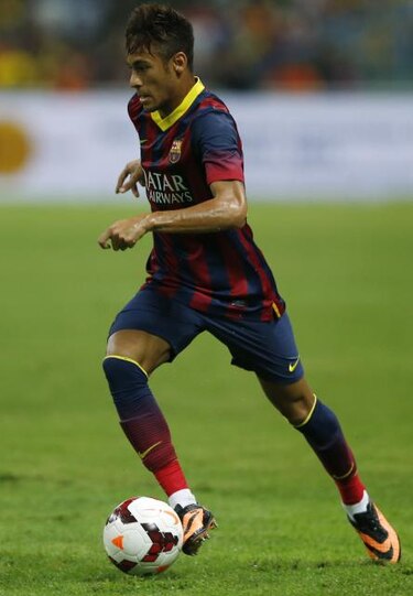 Neymar vuelve a los entrenamientos con sus compañeros