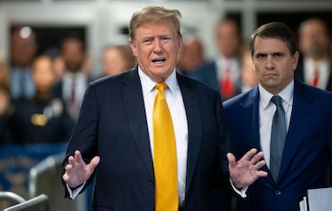 Jurado de juicio penal contra Trump no alcanza veredicto en su primer día de deliberación