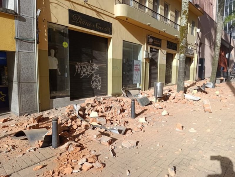 Temblor de 7.4 en Colombia causa graves daños materiales en varias ciudades