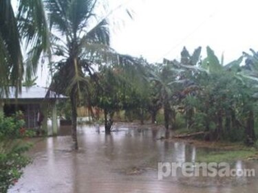 Por inundaciones trasladan a más de 100 personas a albergue en Barú
