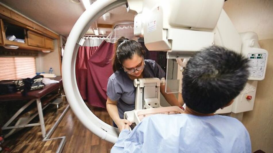 Buscan reducir la espera por una terapia para cáncer de mama