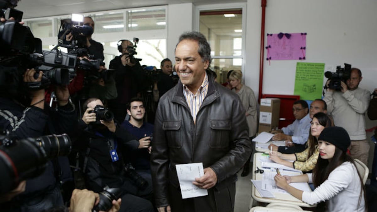 Candidatos a Presidencia argentina madrugan para votar e instan a participar