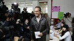 Candidatos a Presidencia argentina madrugan para votar e instan a participar