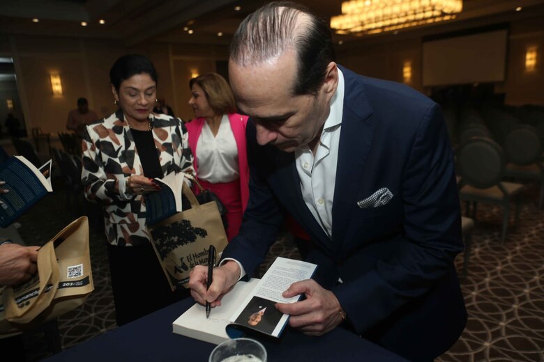 ‘El colapso de Panamá': Fernando Berguido revive el periodo más oscuro de la dictadura militar