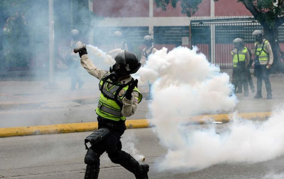 Venezuela: Lluvia de lacrimógenas bloquea la marcha en rechazo a Constituyente