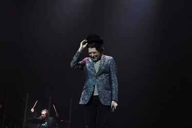 Joaquín Sabina, operado de derrame cerebral tras aparatosa caída en un concierto