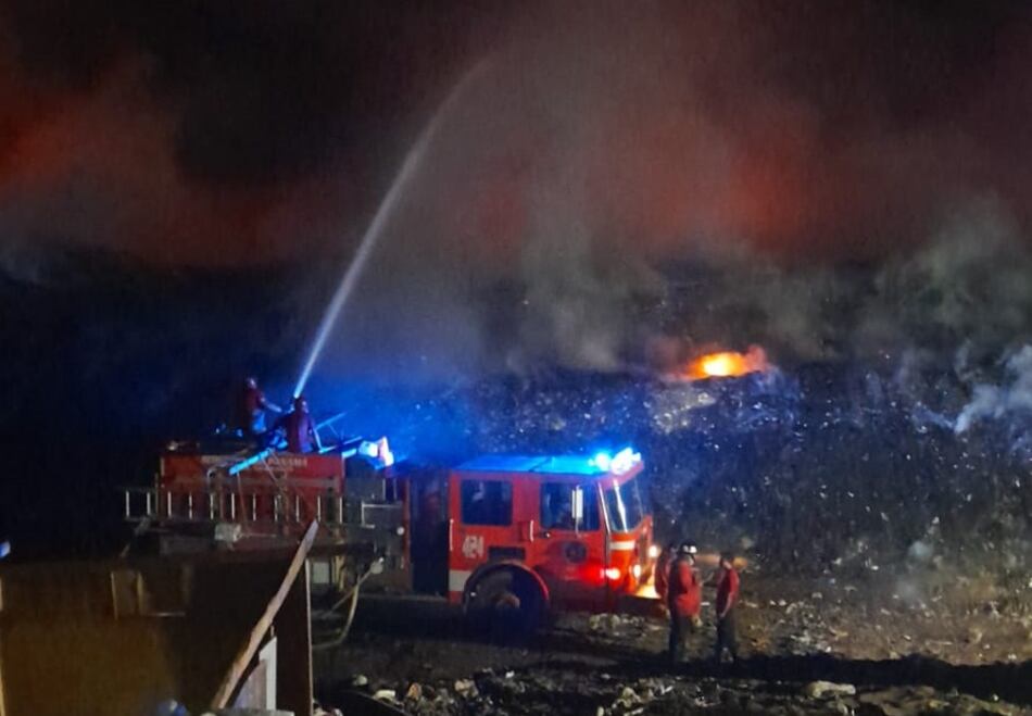 Nuevo incendio en Cerro Patacón: bomberos trabajan para sofocar fuego en galera de reciclaje