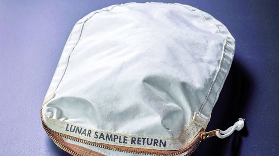 Polvo lunar de Apolo 11, a subasta