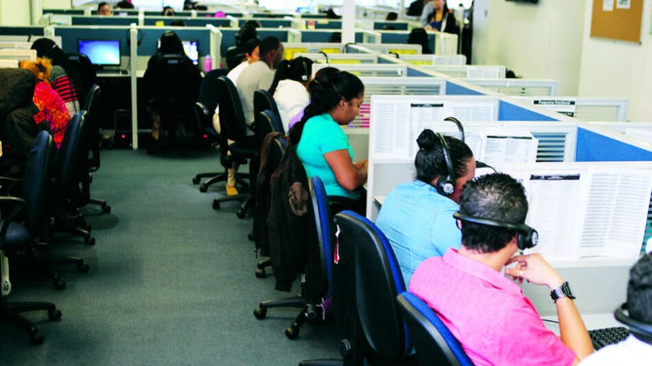 Especialistas, por teléfono