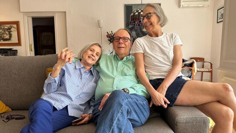 “La dicotomía era cuidarlo bien y a la vez ayudarlo a morir”: Gina Montaner sobre la eutanasia a la que se sometió en España su padre, el escritor cubano Carlos Montaner