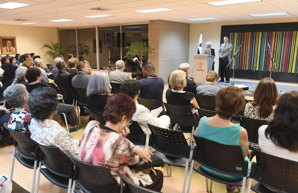 Los poemas inéditos de Rosa María Britton