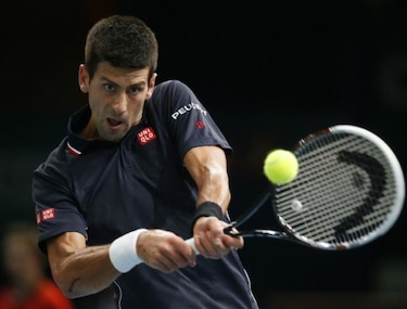 Djokovic doblega a Murray y avanza con paso firme a semifinales de Bercy