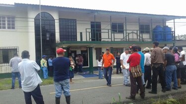 Taladores bloquean sede del Ministerio de Ambiente en Changuinola