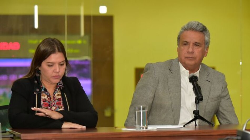 Vicepresidenta de Ecuador renuncia al cargo en medio de indagación fiscal