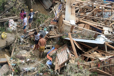 Reportan 75 muertos por tifón en Filipinas