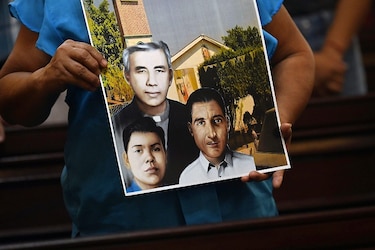 Iglesia salvadoreña celebra anuncio de beatificación de sacerdote y laicos asesinados