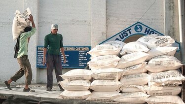 India tantea el mercado de azúcar antes que su rival