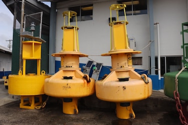 Canal de Panamá traspasa boyas meteorológicas a ARAP para estudios científicos en el archipiélago de Las Perlas