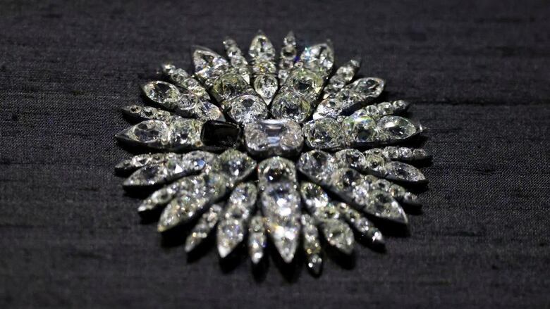 Cinco de los tesoros más bellos del mundo que intentaron robar del Louvre y otros museos