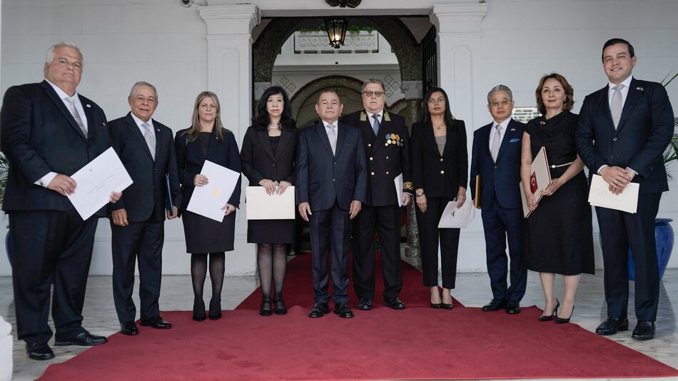 Nueve embajadores presentan credenciales en Panamá, entre ellos el de Estados Unidos