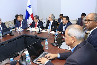 Mesa de diálogo concluye con la sustentación de las propuestas para la CSS y el sistema de salud