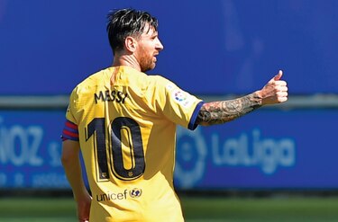 Barcelona se despide de LaLiga con goleada y Messi se lleva el trofeo Pichichi