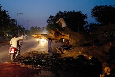 Al menos 125 muertos por fuertes tormentas en India
