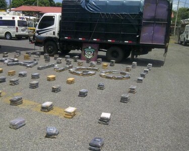 Formulan cargos a conductor que transportaba 394 kilos de cocaína