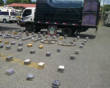 Formulan cargos a conductor que transportaba 394 kilos de cocaína