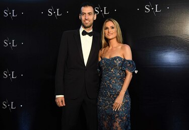 Luis Suárez renueva votos matrimoniales en Uruguay junto a astros del Barcelona