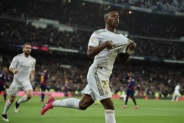 El Real Madrid gana 2-0 al Barcelona y recupera liderato