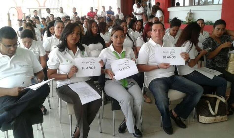 Empleados de los grupos Waked se reúnen en Colón con el ministro Carles