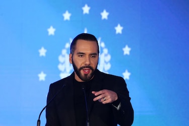 La IA de X responde a Bukele que Sheinbaum es la líder ‘más popular del mundo’