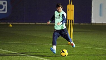 Messi ya se entrena con sus compañeros en Barcelona