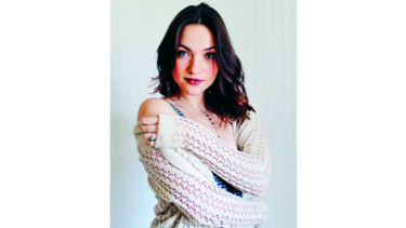 Violett Beane, entre héroes y villanos