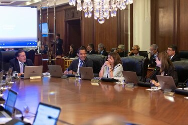 Gobierno busca 'desestimular' envío ilegal de remesas