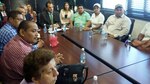 Docentes entregan petición en la Contraloría