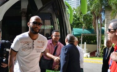 Peloteros cubanos regresan a la isla