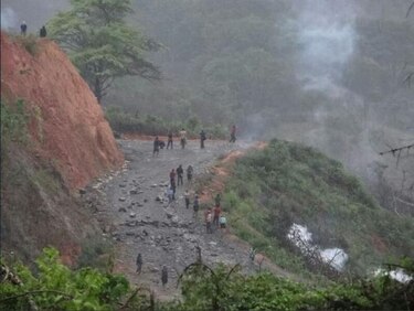 Policías e indígenas se enfrentan por Barro Blanco