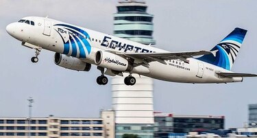 Detectan posibles señales de cajas negras de avión de EgyptAir