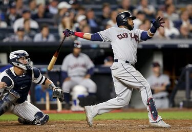 Carlos Santana pacta con los Filis por 3 años y 60 millones de dólares
