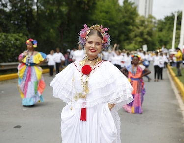 Colorido desfile honra los 506 años de Panamá la Vieja con música y cultura