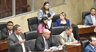 Reforma constitucional pasa al tercer debate