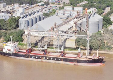 Sequía afecta la navegación por el río Paraná