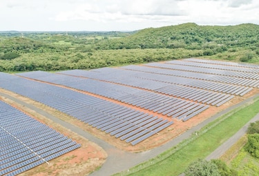 Las baterías posicionarán a las energías renovables