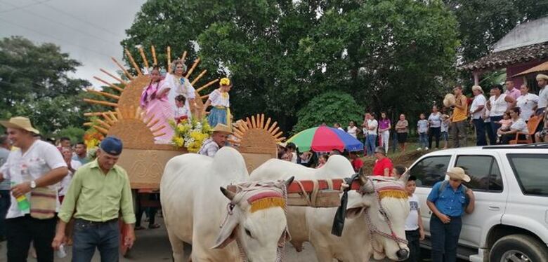 Los Pozos resalta la carreta y el tambor durante festival