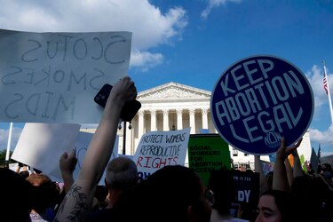 El Supremo de Estados Unidos decide bloquear restricciones a la píldora abortiva