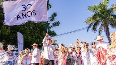 Global Bank celebra con orgullo y alegría una década participando en las Mil Polleras