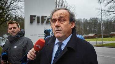 Michel Platini llega a sede de la FIFA para declarar ante los jueces