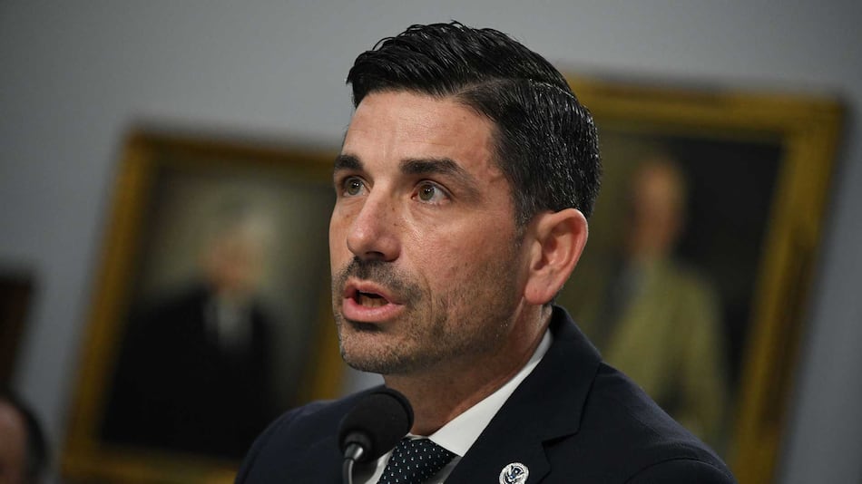 Renuncia el secretario de Seguridad Interior de Estados Unidos